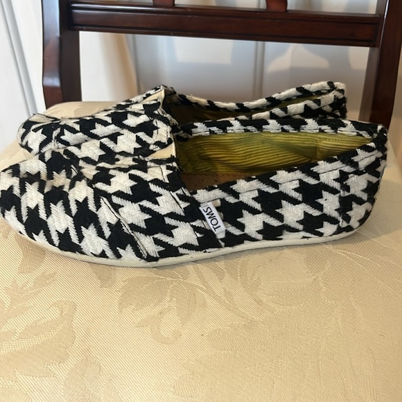 Toms hounds tooth shoes women’s size 8.5 - Picture 2 of 5